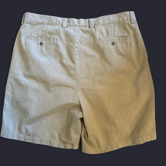 90s Vibe- Khakis GAP Men’s Relaxed Fit Pleated Chino Shorts Size 42 | - Picture 3 of 6